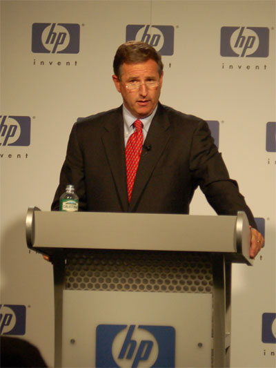 Hurd Speaks Shot of HP CEO Mark Hurd at press conference